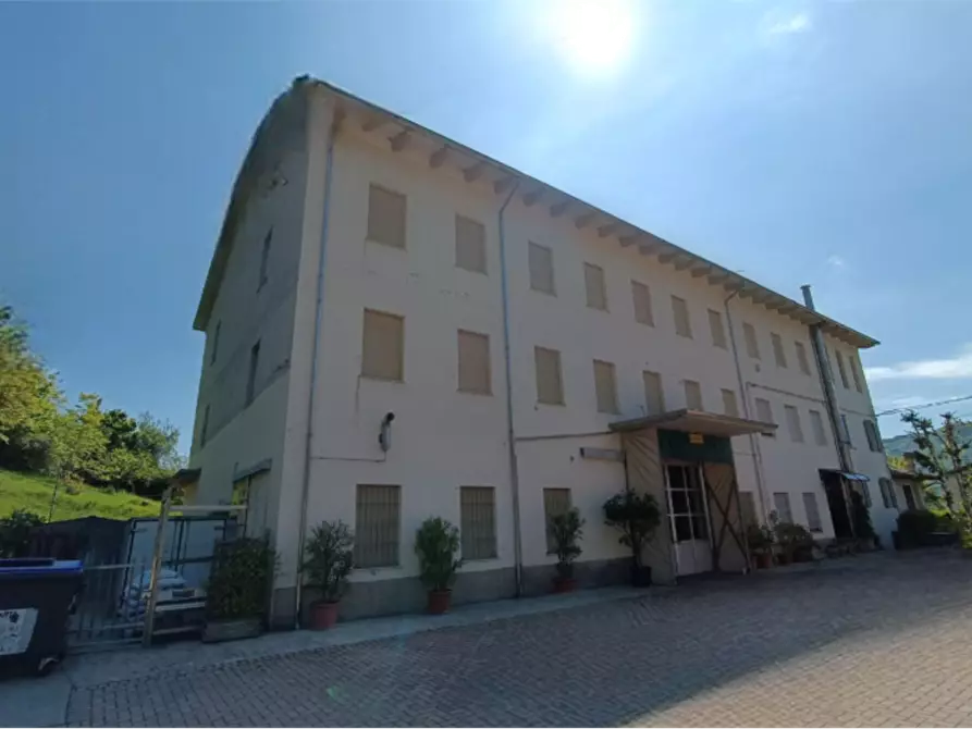 Immagine 1 di Stabile in vendita  in Vicolo Latta a Langhirano