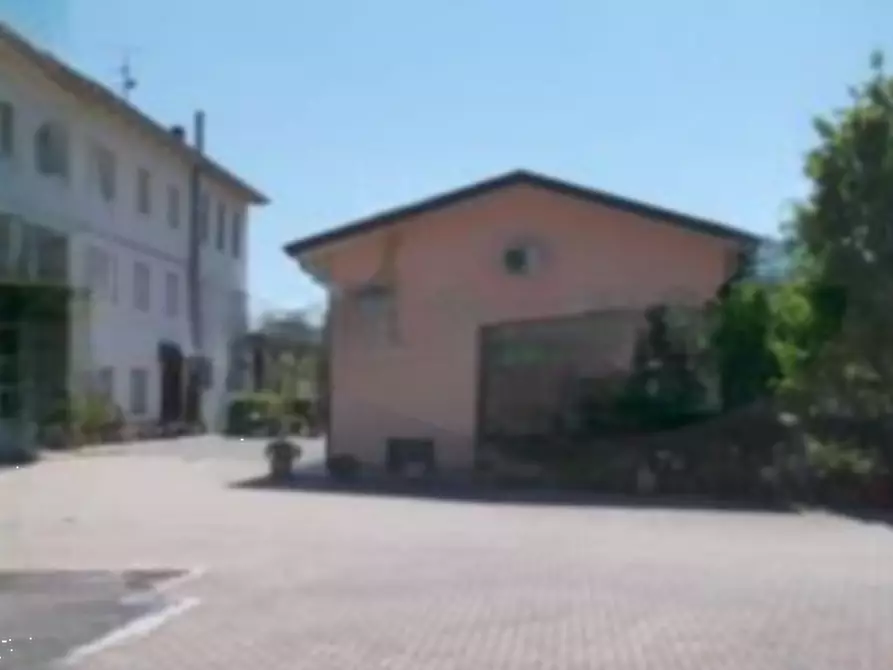 Immagine 6 di Stabile in vendita  in Vicolo Latta a Langhirano