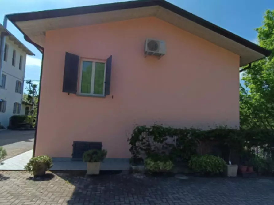 Immagine 8 di Stabile in vendita  in Vicolo Latta a Langhirano