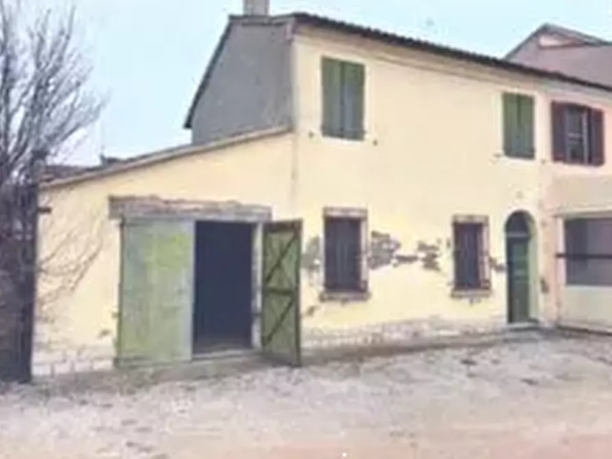 Immagine 1 di Garage in vendita  in Via Santerno Ammonite a Ravenna