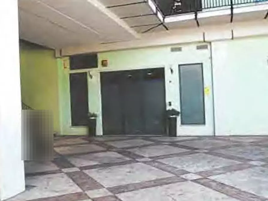 Immagine 2 di Negozio in vendita  in Via Aldo Bartocci a Terni
