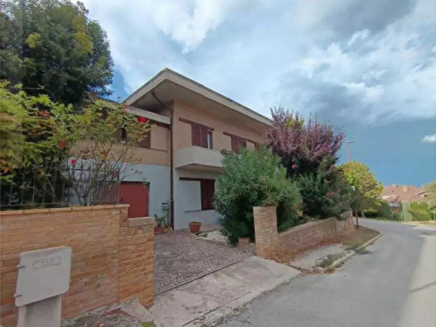 Immagine 1 di Villa in vendita  in Via del Turismo a Recanati