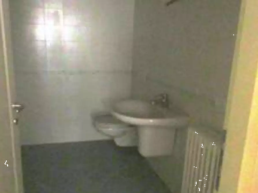 Immagine 14 di Ufficio in vendita  in Piazzale Mario Rumor a Chiampo