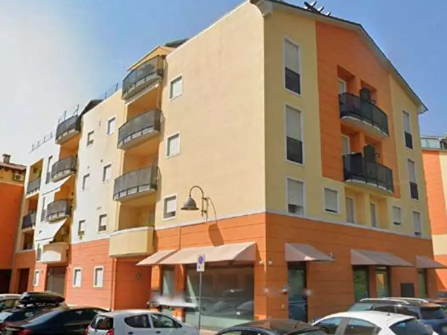 Immagine 2 di Ufficio in vendita  in Piazzale Mario Rumor a Chiampo