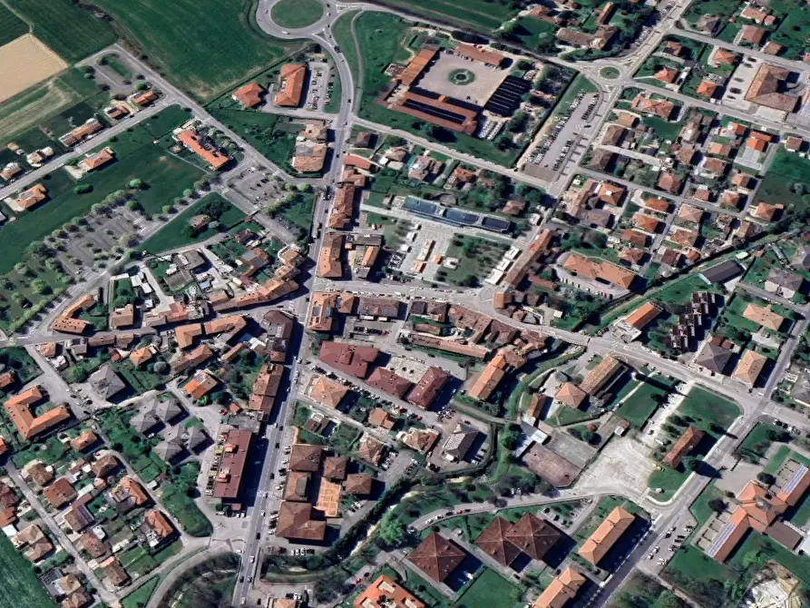 Immagine 10 di Negozio in vendita  in Via Ugo la Malfa a Susegana