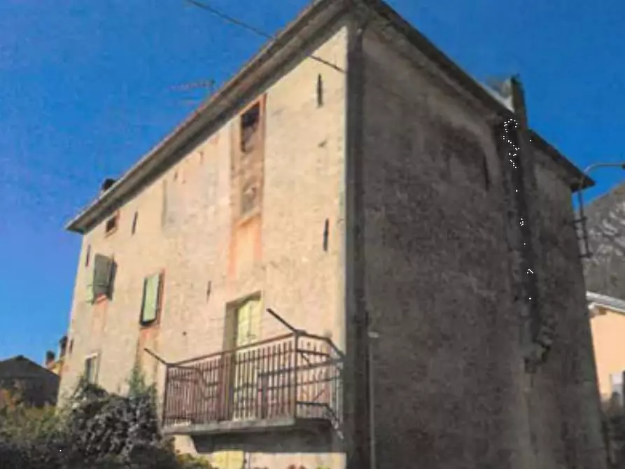 Immagine 1 di Stabile in vendita  in Via Giacomo Leopardi a Ponte Nelle Alpi