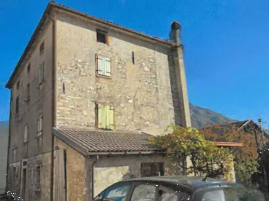 Immagine 2 di Stabile in vendita  in Via Giacomo Leopardi a Ponte Nelle Alpi