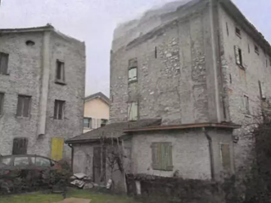 Immagine 3 di Stabile in vendita  in Via Giacomo Leopardi a Ponte Nelle Alpi