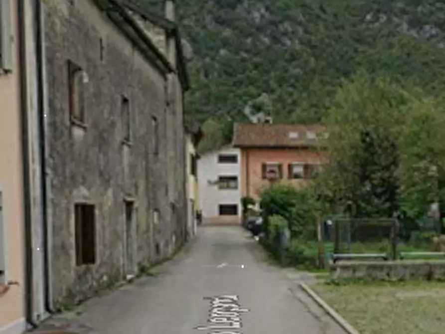 Immagine 16 di Stabile in vendita  in Via Giacomo Leopardi a Ponte Nelle Alpi