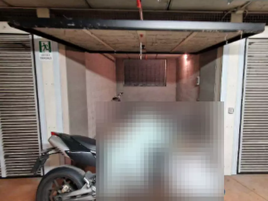 Immagine 1 di Garage in vendita  in Piazza Adriano a Torino