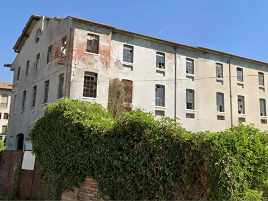 Immagine 2 di Stabile in vendita  in Via dei Patrioti a Farra Di Soligo