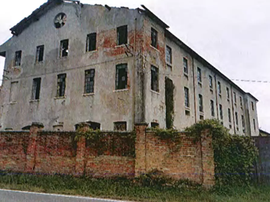 Immagine 3 di Stabile in vendita  in Via dei Patrioti a Farra Di Soligo