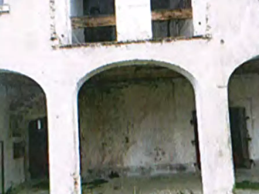 Immagine 4 di Stabile in vendita  in Via dei Patrioti a Farra Di Soligo