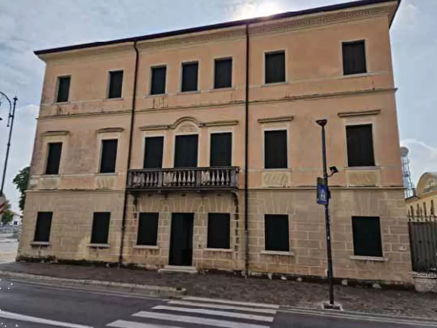 Immagine 4 di Villa in vendita  in Corso Giuseppe Mazzini a Montebelluna