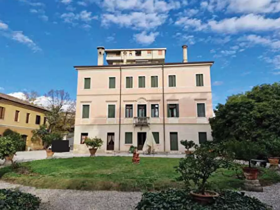 Immagine 30 di Villa in vendita  in Corso Giuseppe Mazzini a Montebelluna