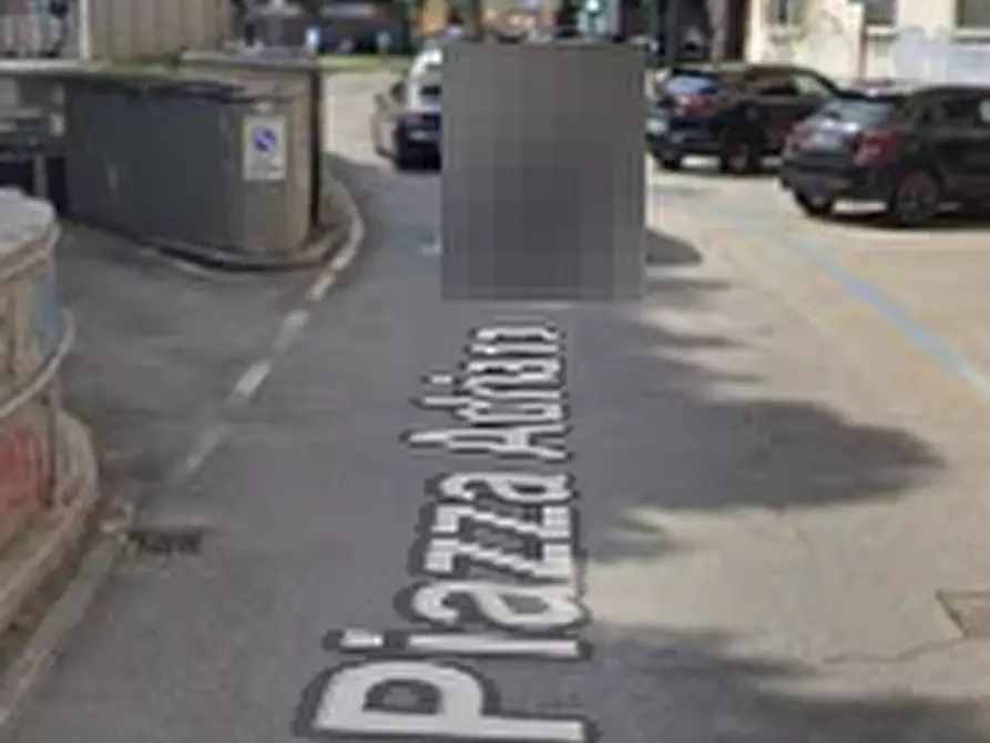 Immagine 2 di Garage in vendita  in Piazza Adriano a Torino