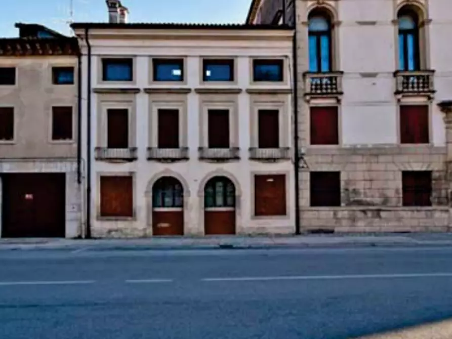 Immagine 3 di Stabile in vendita  in Viale Camillo Cavour a Vittorio Veneto
