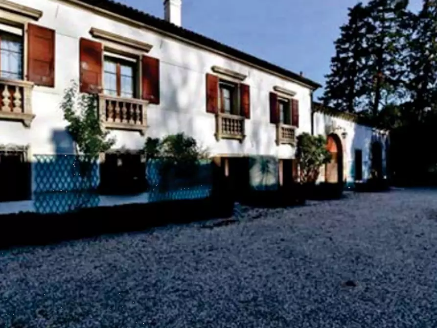 Immagine 12 di Stabile in vendita  in Viale Camillo Cavour a Vittorio Veneto