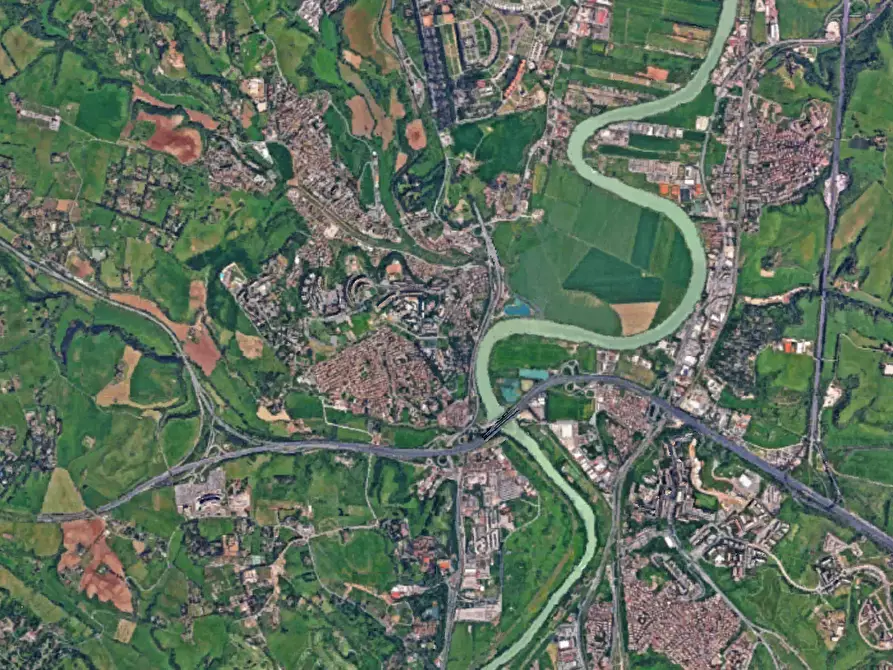 Immagine 7 di Garage in vendita  in Via Sirmione a Roma