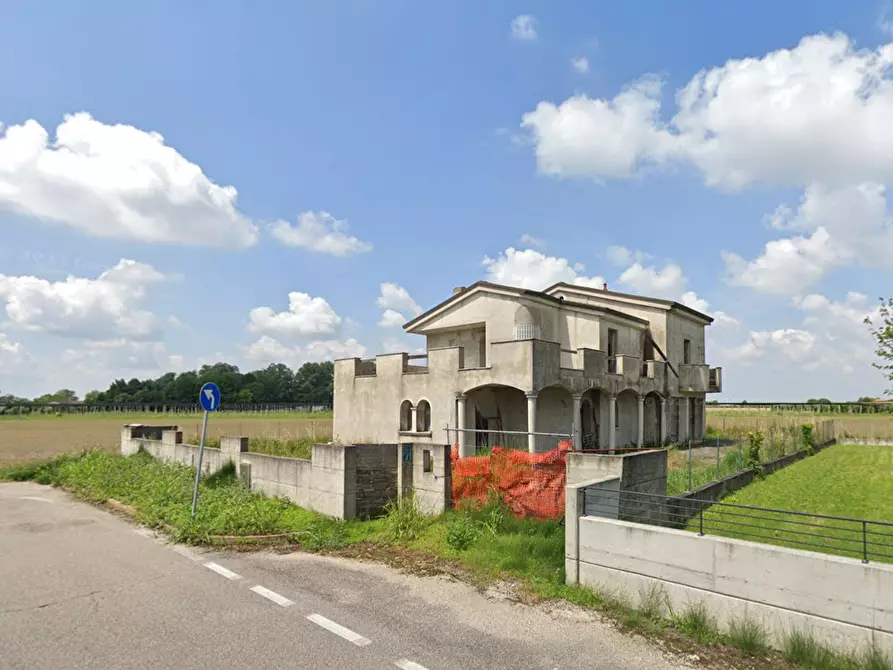 Immagine 19 di Villa in vendita  in Via Giacomo Leopardi a Giacciano Con Baruchella