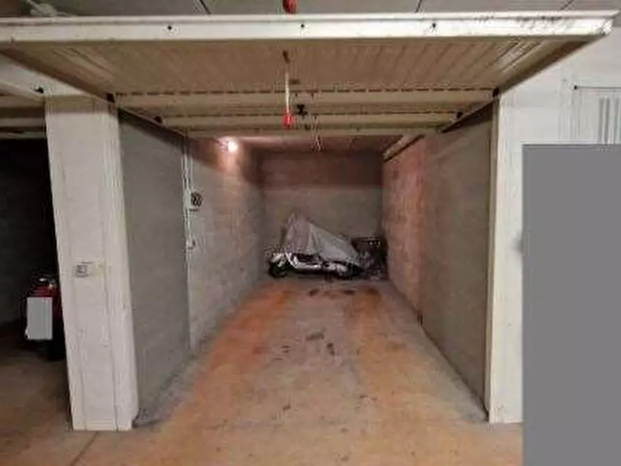 Immagine 1 di Garage in vendita  in Piazza Adriano a Torino