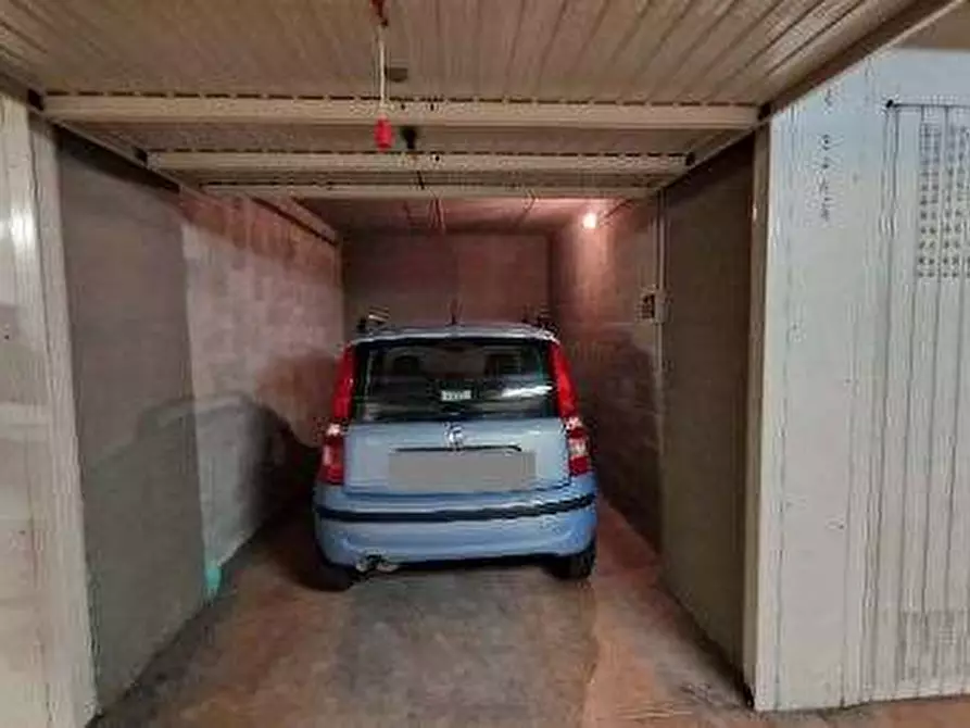 Immagine 1 di Garage in vendita  in Piazza Adriano a Torino