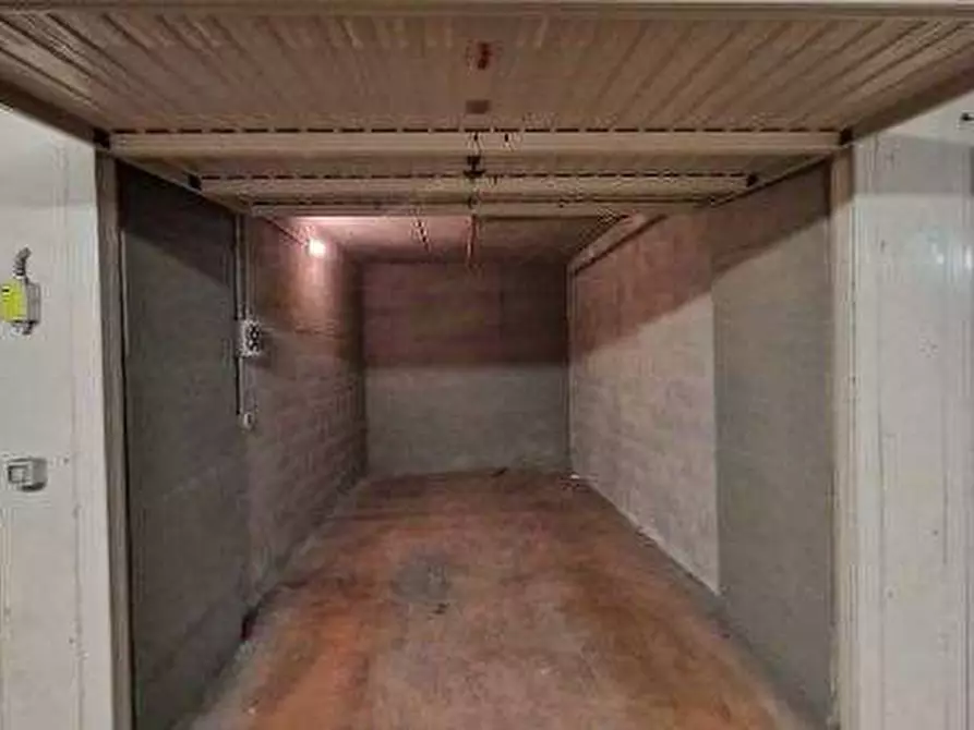 Immagine 1 di Garage in vendita  in Piazza Adriano a Torino