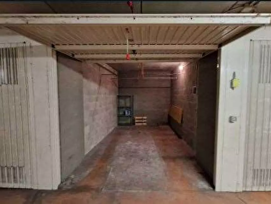 Immagine 1 di Garage in vendita  in Piazza Adriano a Torino