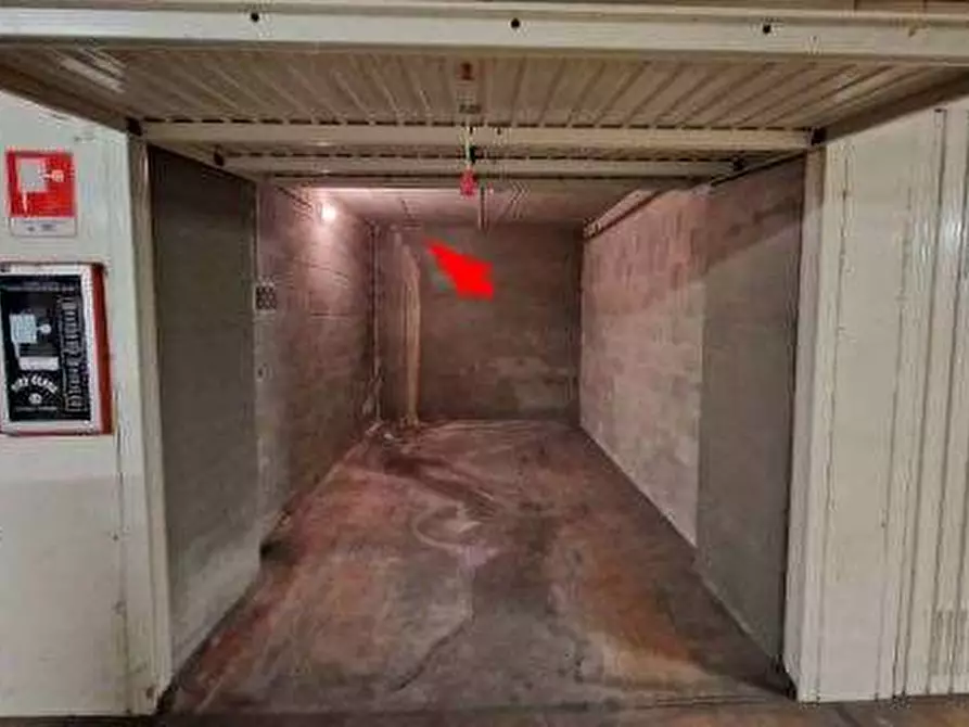 Immagine 1 di Garage in vendita  in Piazza Adriano a Torino