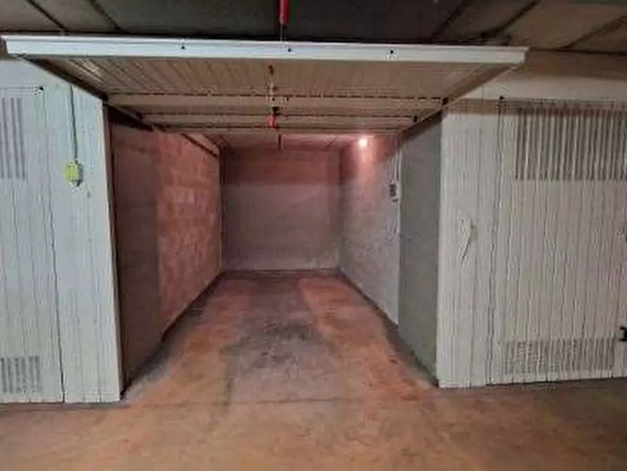 Immagine 1 di Garage in vendita  in Piazza Adriano a Torino