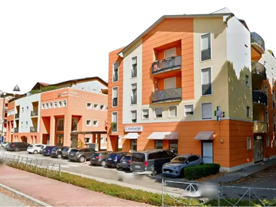 Immagine 1 di Negozio in vendita  in Piazzale Mario Rumor a Chiampo