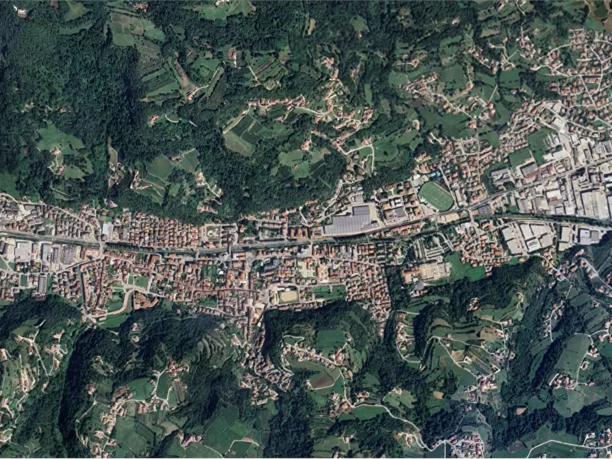 Immagine 8 di Negozio in vendita  in Piazzale Mario Rumor a Chiampo