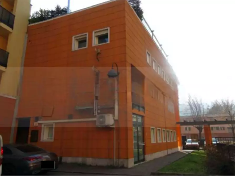 Immagine 5 di Negozio in vendita  in Piazzale Mario Rumor a Chiampo