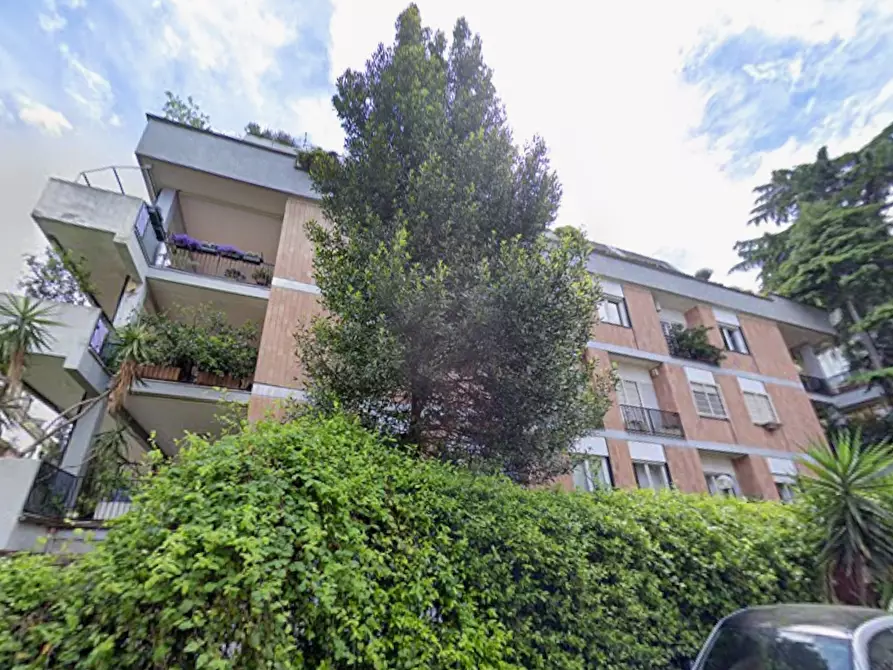 Immagine 3 di Appartamento in vendita  in Via Cavalese a Roma