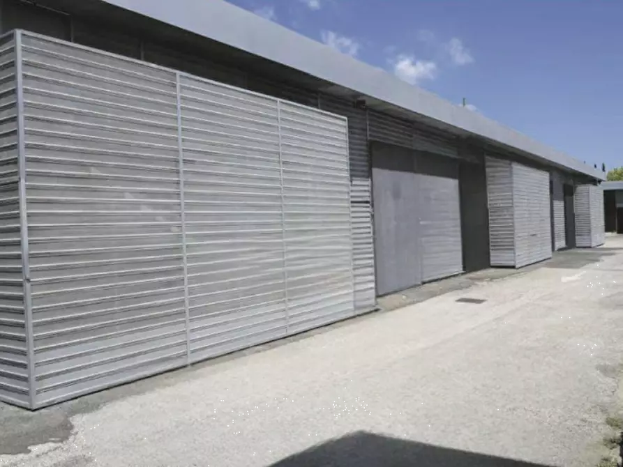 Immagine 2 di Capannone industriale in vendita  in Viale Parco de Medici a Roma