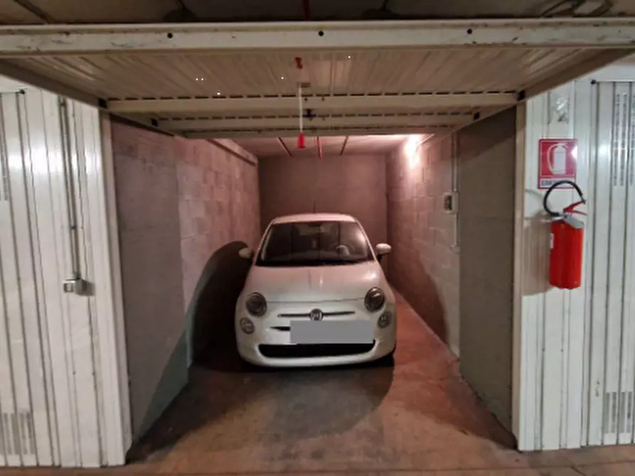 Immagine 1 di Garage in vendita  in Piazza Adriano a Torino