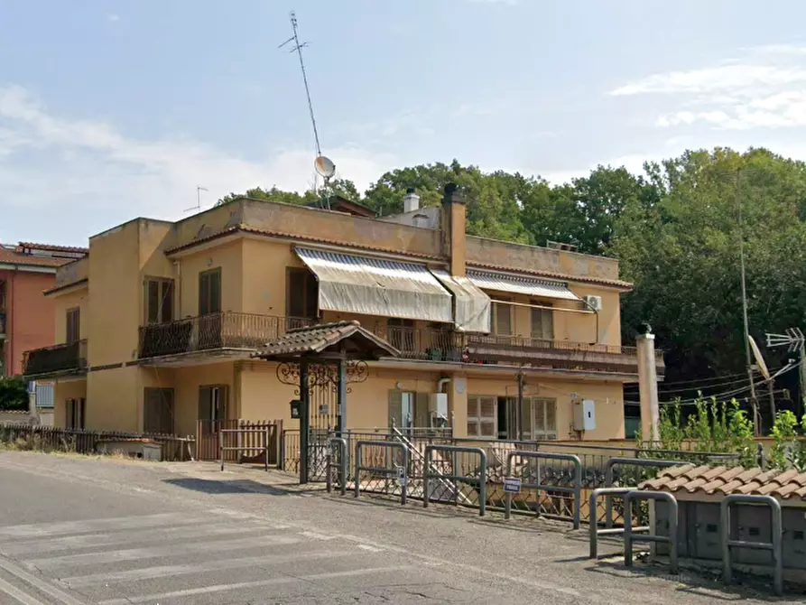 Immagine 4 di Appartamento in vendita  in Via Pontina a Roma