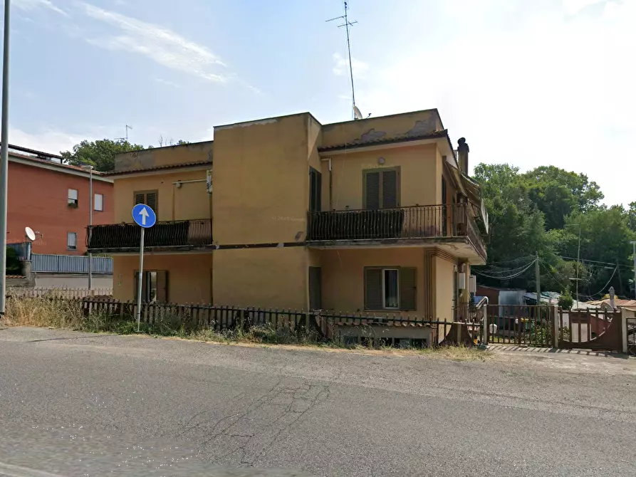 Immagine 5 di Appartamento in vendita  in Via Pontina a Roma