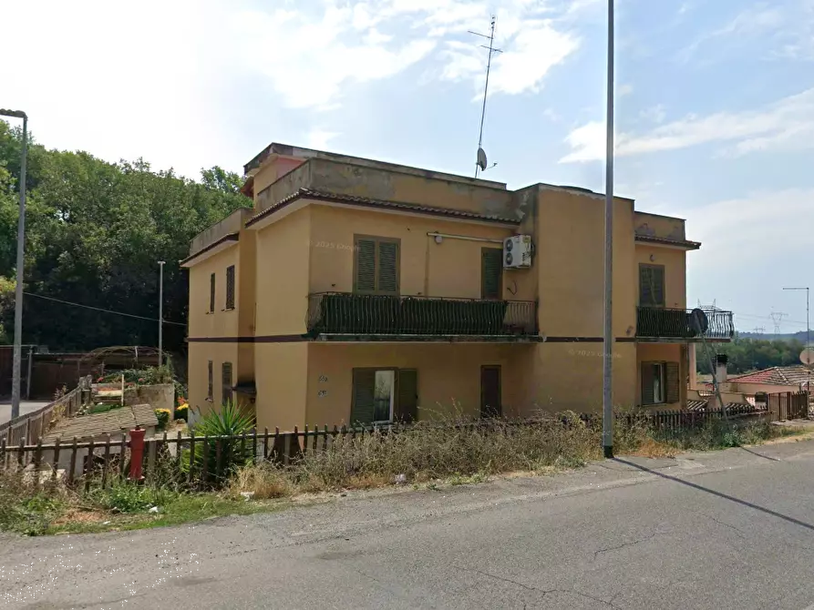 Immagine 9 di Appartamento in vendita  in Via Pontina a Roma