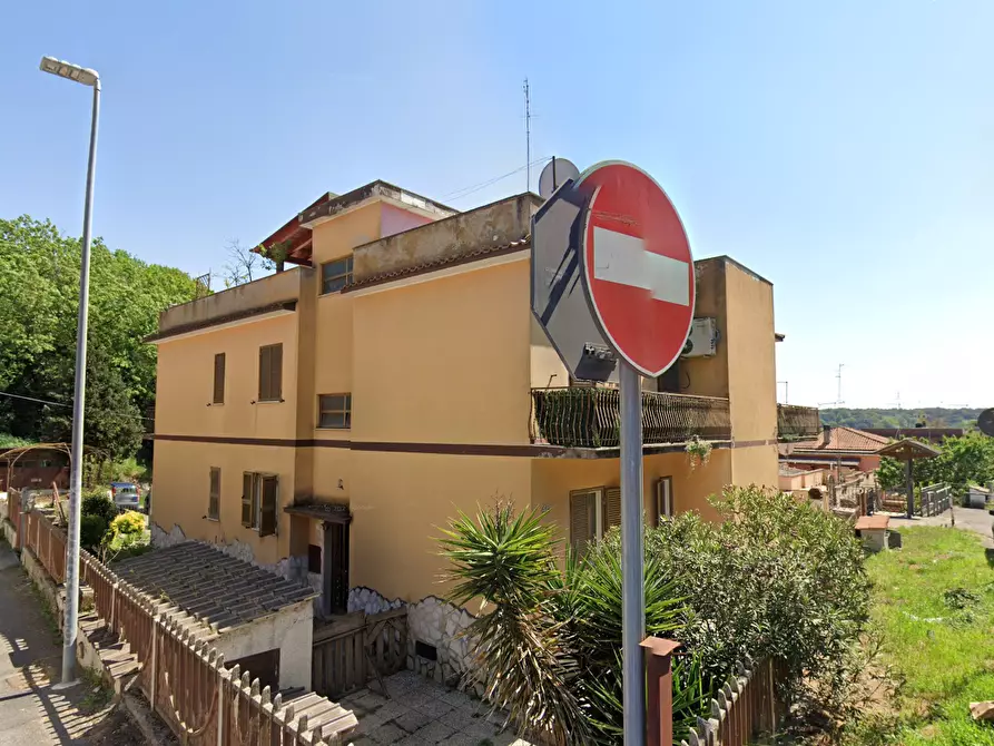 Immagine 10 di Appartamento in vendita  in Via Pontina a Roma