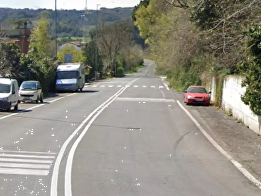 Immagine 15 di Appartamento in vendita  in Via Pontina a Roma