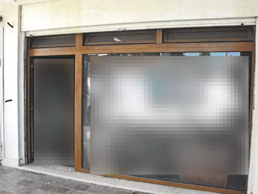 Immagine 1 di Negozio in vendita  in Circonvallazione Giovanni Falcone a Labico