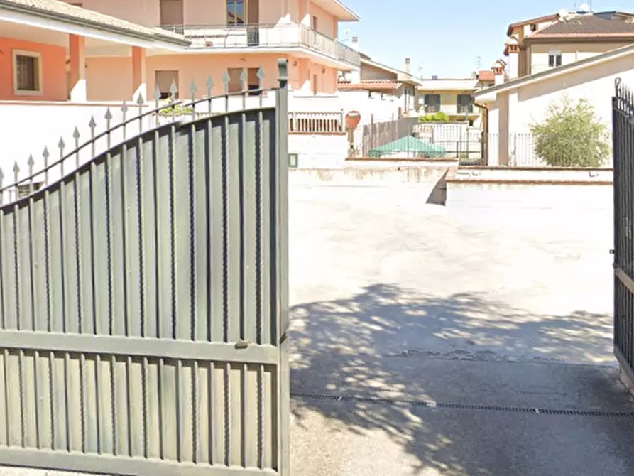 Immagine 3 di Appartamento in vendita  in Via Santa Cristina Gela a Roma