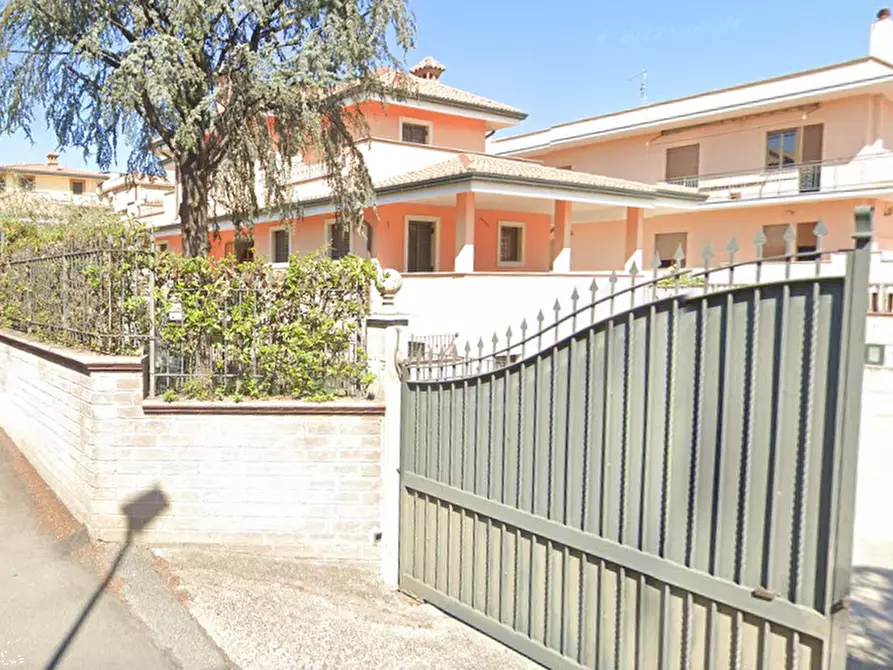 Immagine 2 di Appartamento in vendita  in Via Santa Cristina Gela a Roma