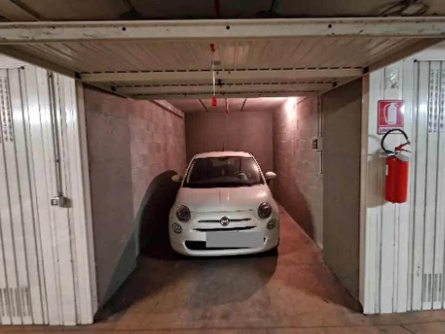 Immagine 1 di Garage in vendita  in Piazza Adriano a Torino