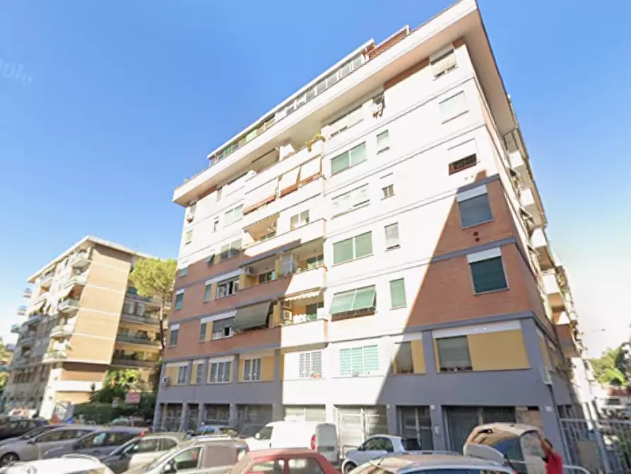 Immagine 5 di Appartamento in vendita  in Via Lari a Roma