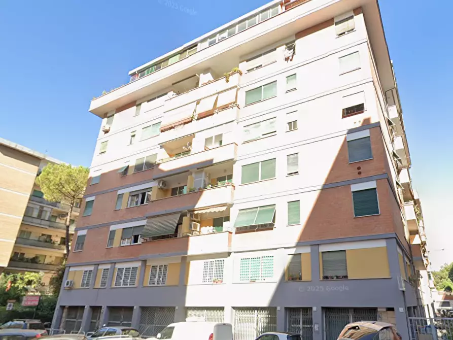 Immagine 9 di Appartamento in vendita  in Via Lari a Roma