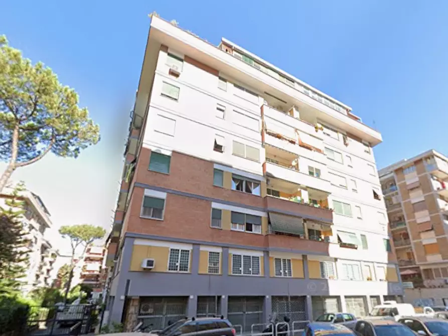 Immagine 12 di Appartamento in vendita  in Via Lari a Roma