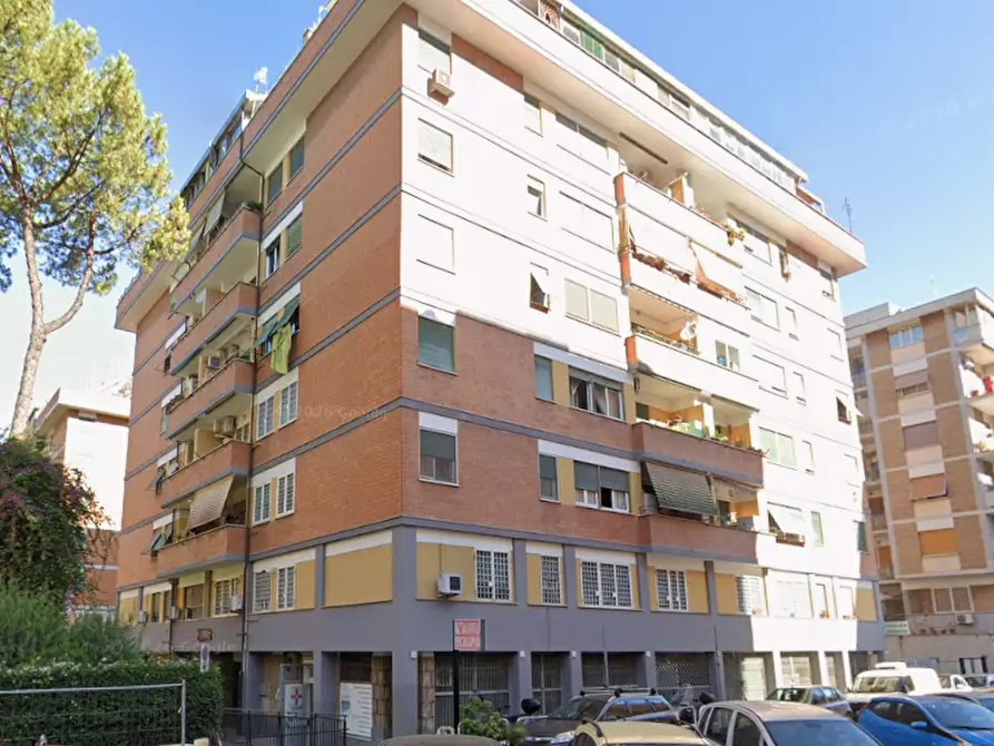 Immagine 13 di Appartamento in vendita  in Via Lari a Roma