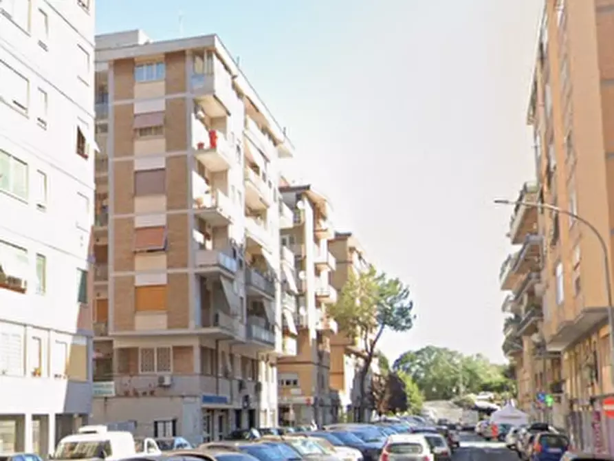 Immagine 14 di Appartamento in vendita  in Via Lari a Roma